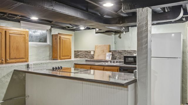 1516 S Kimbrough Avenue, Springfield, MO 65807