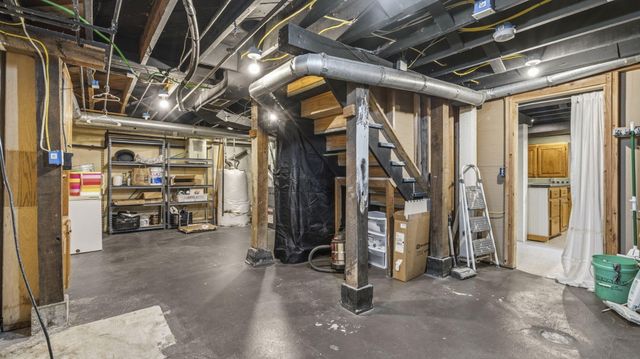 1516 S Kimbrough Avenue, Springfield, MO 65807