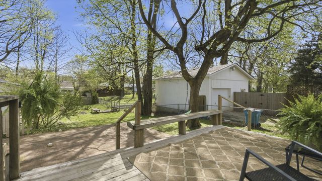 1516 S Kimbrough Avenue, Springfield, MO 65807