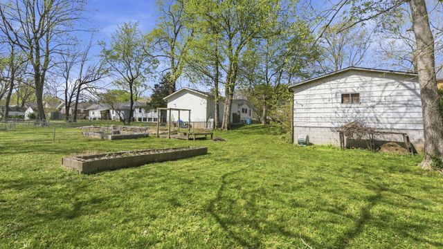 1516 S Kimbrough Avenue, Springfield, MO 65807