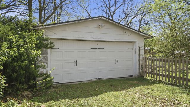 1516 S Kimbrough Avenue, Springfield, MO 65807