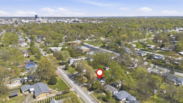 1516 S Kimbrough Avenue, Springfield, MO 65807