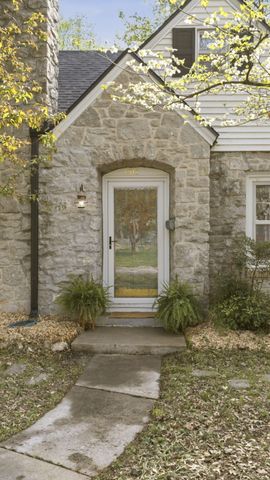 1516 S Kimbrough Avenue, Springfield, MO 65807