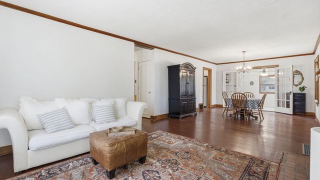 1516 S Kimbrough Avenue, Springfield, MO 65807