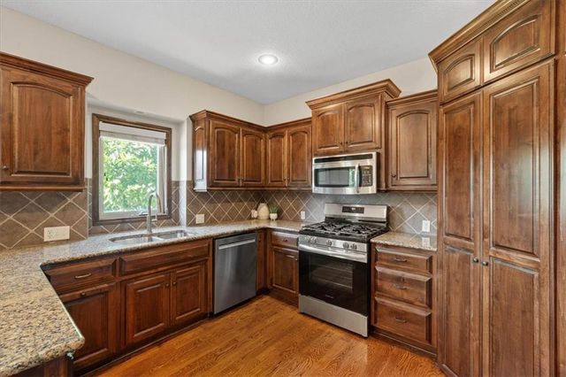 3107 W 155th Terrace, Overland Park, KS 66224