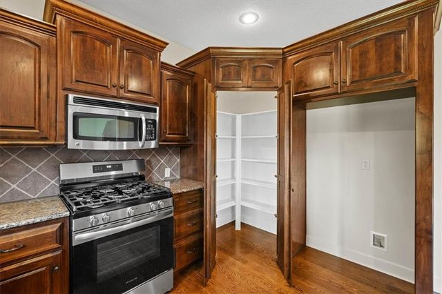 3107 W 155th Terrace, Overland Park, KS 66224
