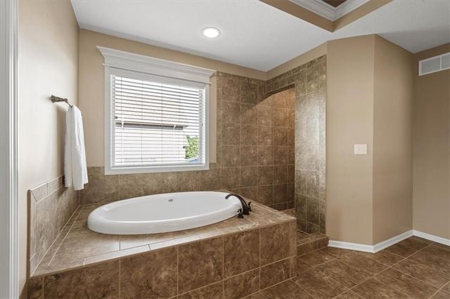 3107 W 155th Terrace, Overland Park, KS 66224