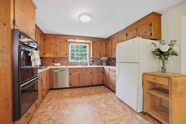 407 Stow Rd, Boxborough, MA 01719