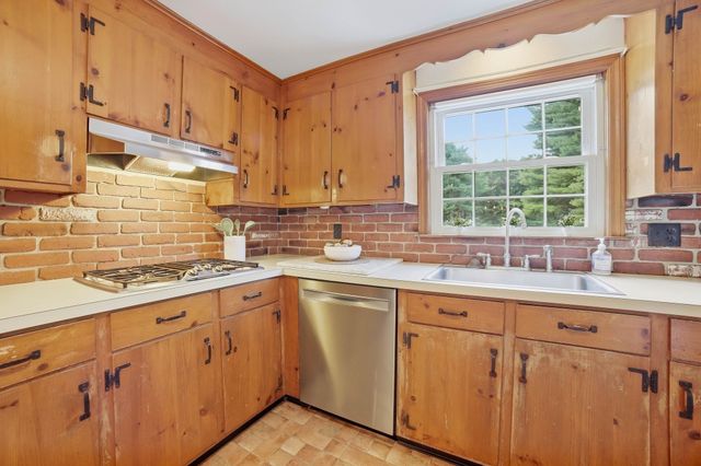 407 Stow Rd, Boxborough, MA 01719