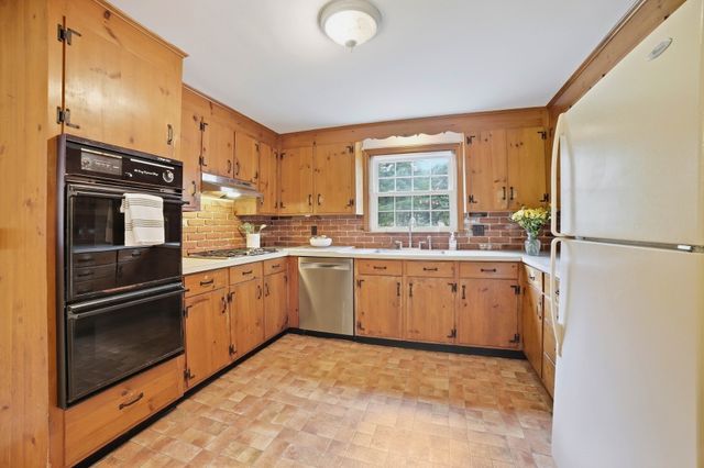 407 Stow Rd, Boxborough, MA 01719
