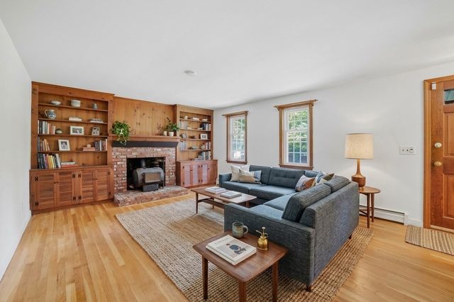 407 Stow Rd, Boxborough, MA 01719
