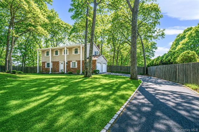14 Basswood Lane, Farmingville, NY 11738