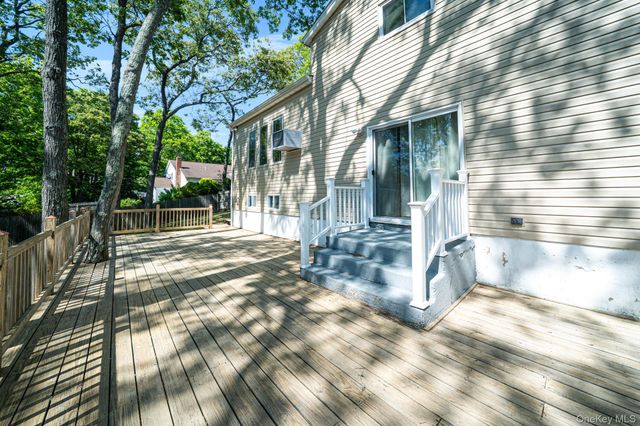 14 Basswood Lane, Farmingville, NY 11738