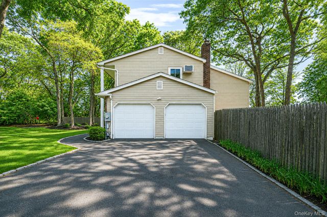 14 Basswood Lane, Farmingville, NY 11738