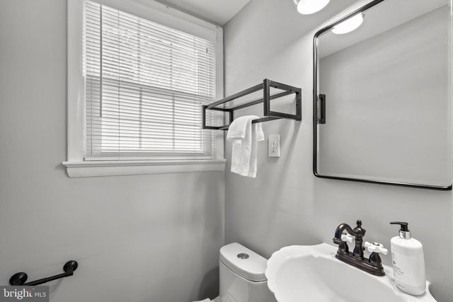 1022 CROTON DR, Alexandria, VA 22308