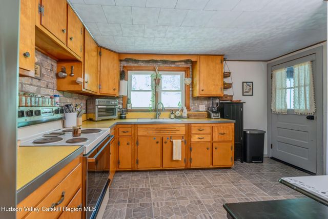391 Joys Lane, Hurley, NY 12443