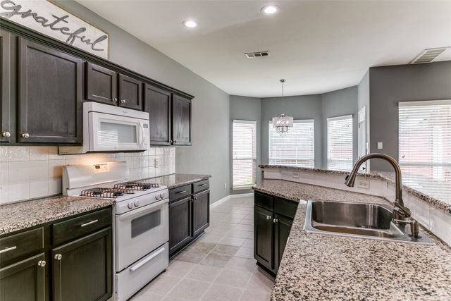 211 Patriot Lane, Euless, TX 76040