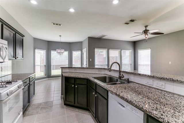 211 Patriot Lane, Euless, TX 76040