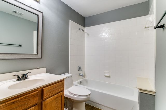 211 Patriot Lane, Euless, TX 76040