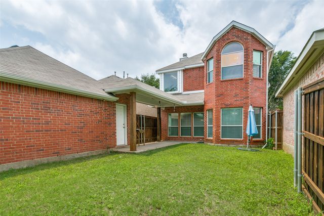 211 Patriot Lane, Euless, TX 76040