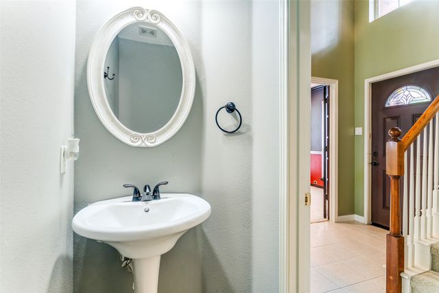 211 Patriot Lane, Euless, TX 76040