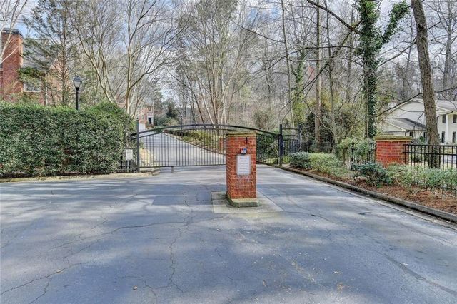10 Carrington NE Way, Atlanta, GA 30328