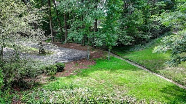 10 Carrington NE Way, Atlanta, GA 30328