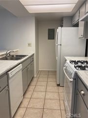 8505 Columbus Avenue 111, North Hills (los Angeles), CA 91343