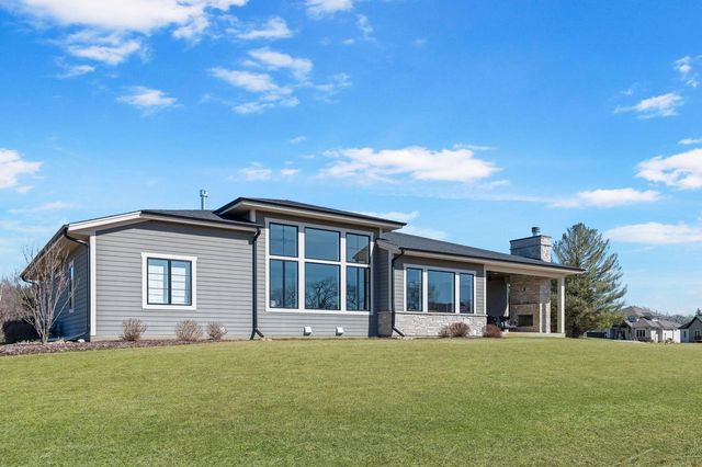 S17W30381 Hazeltine COURT, Waukesha, WI 53188
