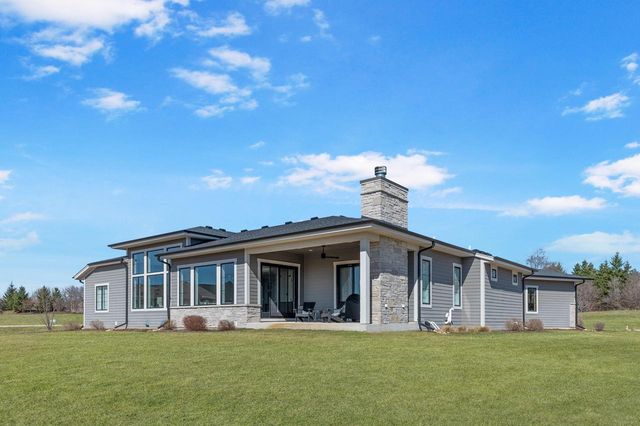 S17W30381 Hazeltine COURT, Waukesha, WI 53188