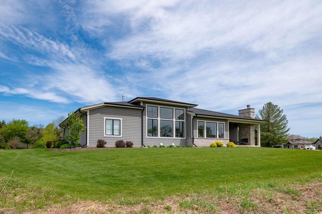 S17W30381 Hazeltine COURT, Waukesha, WI 53188
