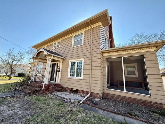 416 S 6th Street, Burlington, KS 66839