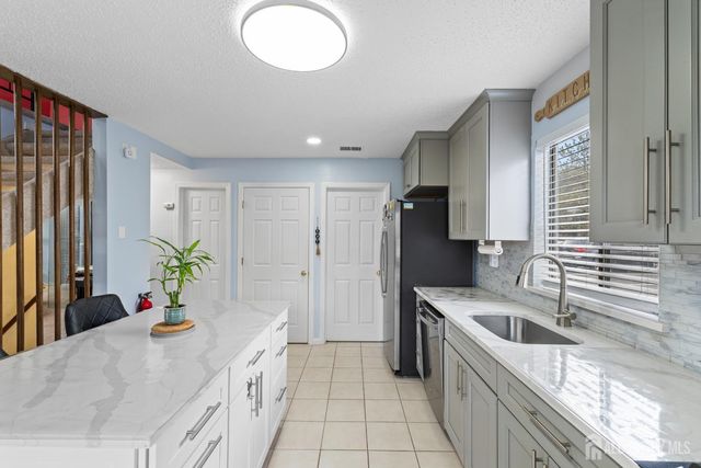 96 Westgate Drive, Edison, NJ 08820