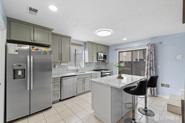 96 Westgate Drive, Edison, NJ 08820