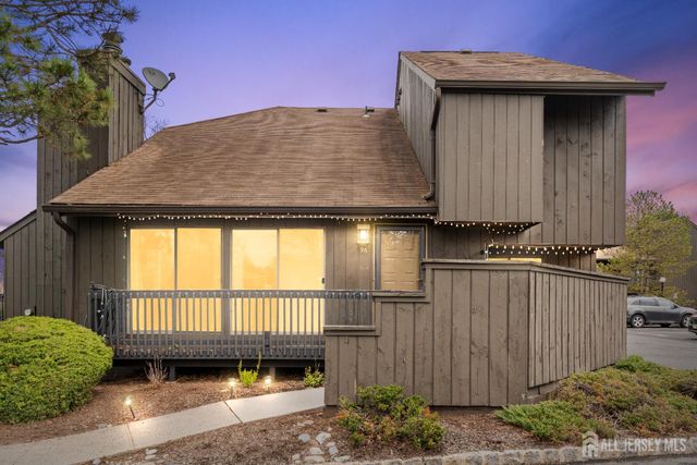 96 Westgate Drive, Edison, NJ 08820