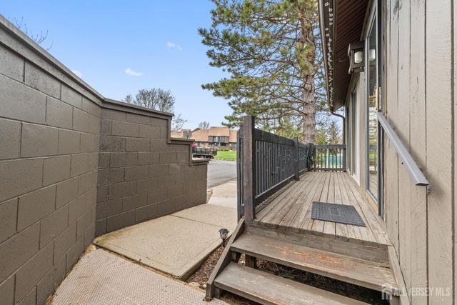 96 Westgate Drive, Edison, NJ 08820