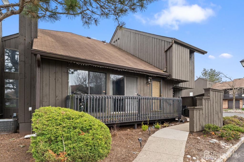 96 Westgate Drive, Edison, NJ 08820