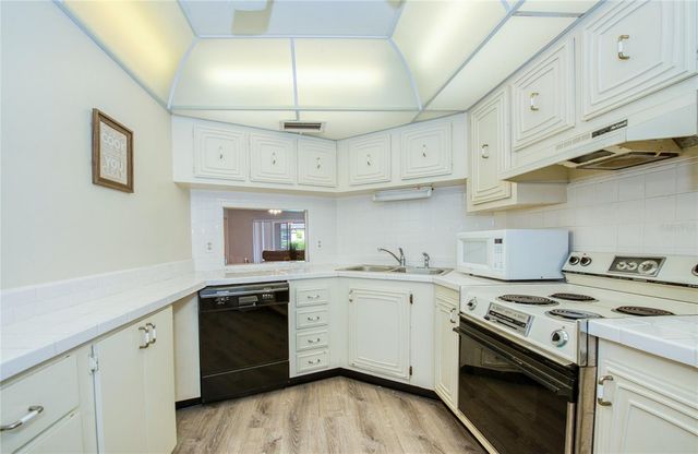 2206 CORDOVA GREEN, Seminole, FL 33777