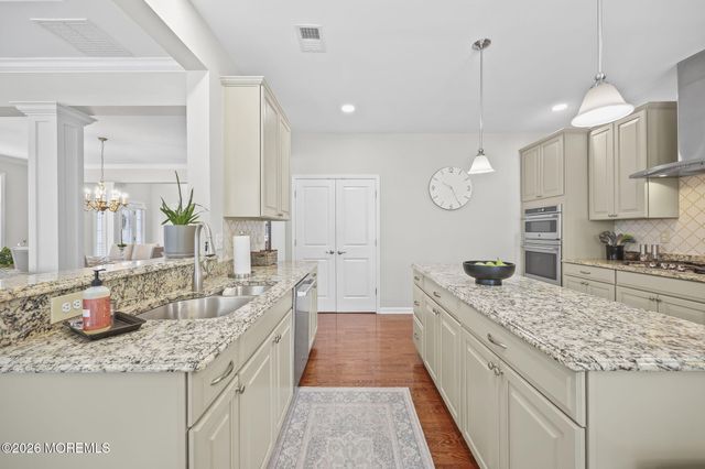 5 Traditions Place, Monroe, NJ 08831