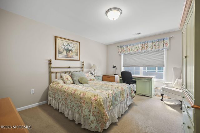 5 Traditions Place, Monroe, NJ 08831