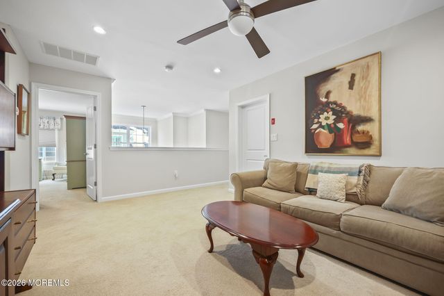 5 Traditions Place, Monroe, NJ 08831