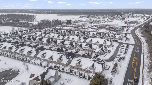 5 Traditions Place, Monroe, NJ 08831