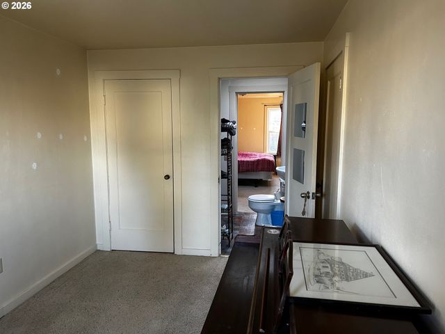 300 21ST St, Springfield, OR 97477