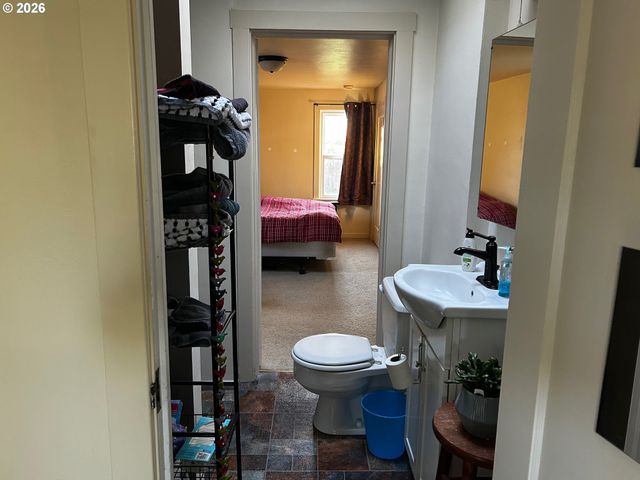 300 21ST St, Springfield, OR 97477