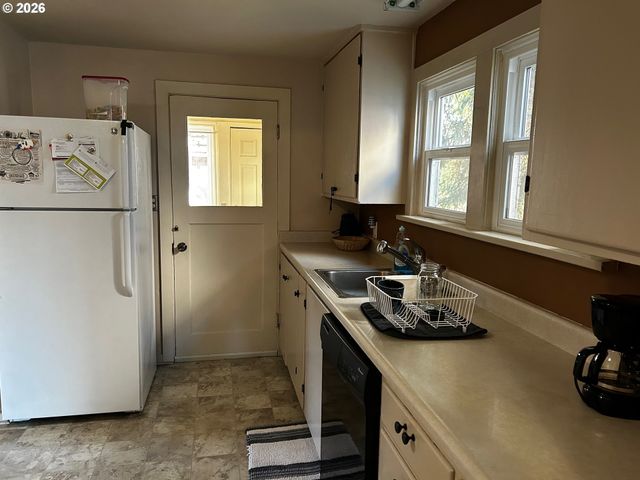 300 21ST St, Springfield, OR 97477