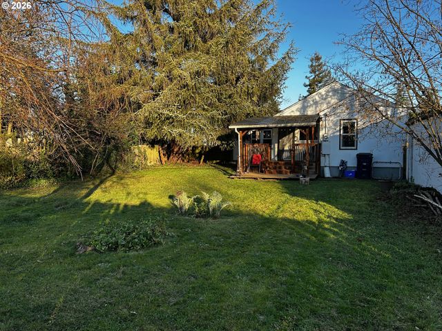 300 21ST St, Springfield, OR 97477