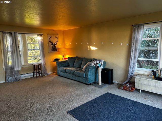 300 21ST St, Springfield, OR 97477