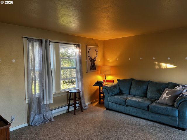 300 21ST St, Springfield, OR 97477