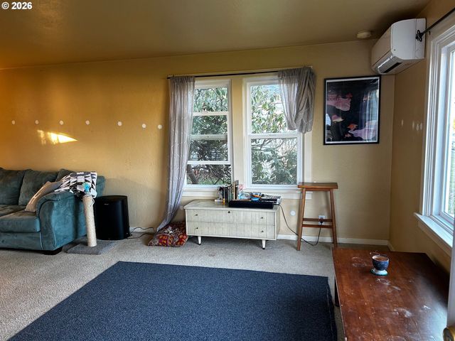 300 21ST St, Springfield, OR 97477