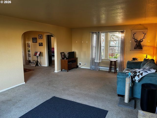 300 21ST St, Springfield, OR 97477